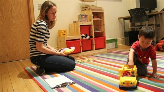 A child warms up in a play area at a university Language and Learning Labunder the watchful eye of a lab manager . A recent major review of some 100 psychology experiments showed only 35 gave repeatable results, resulting in lively discussion in the scientific world..