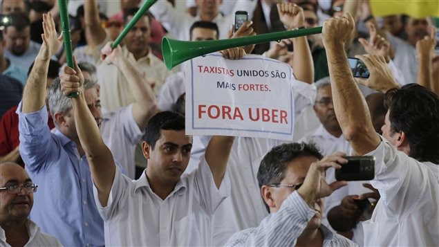 Manifestación de taxistas en Sao Paulo contra Uber.