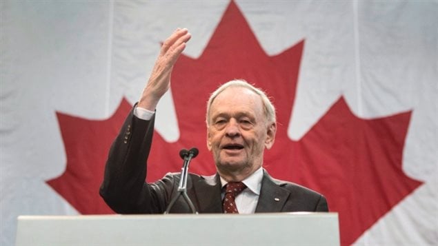 El ex primer ministro Jean Chrétien dice que Canadá debe retomar su papel como una nación de paz.