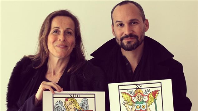 Marianne Costa acompañada de Gonzalo Vilches Cabrera quien organiza la conferencia de Montreal. El Tarot "es una herramienta que permite una mejor comprensión de sí mismos" dicen ellos. 