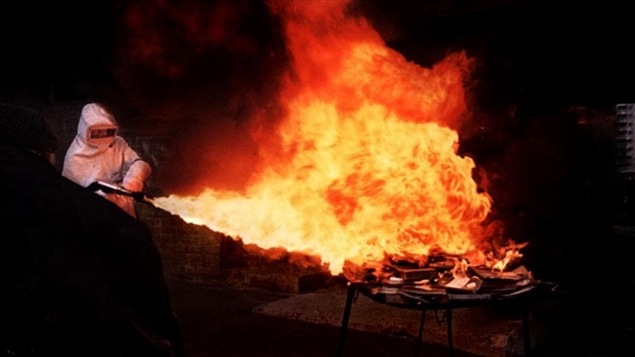 Une scène du film <i>Fahrenheit 451</i>, de François Truffaut (1966), inspiré du livre de Ray Bradbury Une scène du film <i>Fahrenheit 451</i>, de François Truffaut (1966), inspiré du livre de Ray Bradbury