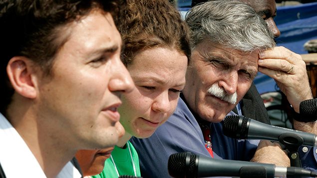 Justin Trudeau participa a una reunión política con el senador y general retirado, Romeo Dallaire, el 17 de septiembre 2006.