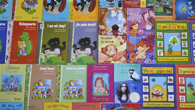 Collage de muchos de los libros de Silvana Goldemberg
