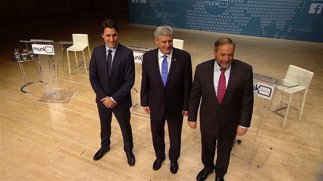 Justin Trudeau, Stephen Harper y Thomas Mulcair antes del debate Munk.