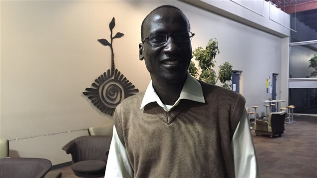 Nathaniel Deng, originaire du Soudan du Sud, a hâte de voter pour la première fois aux élections fédérales du Canada.