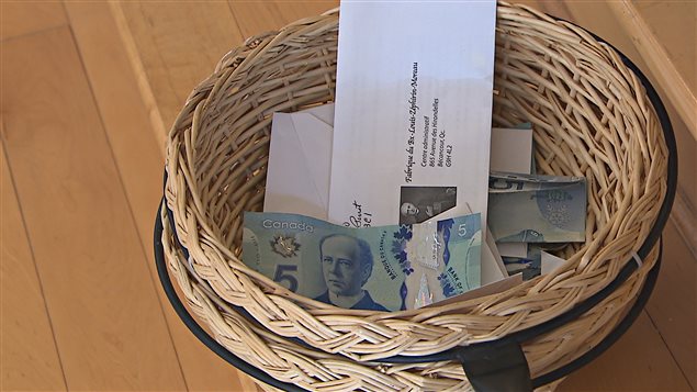 جمع التبرعات في إحدى الكنائس
