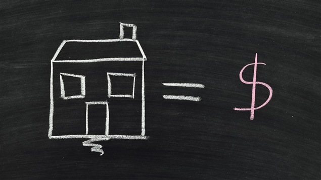 Une maison, c'est beaucoup d'argent. Une maison, c'est beaucoup d'argent.