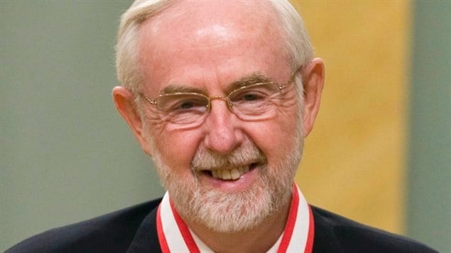 加拿大的麦克唐纳与日科学家分享诺贝尔物理学奖