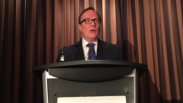 Marcel Aubut en conférence de presse. Marcel Aubut en conférence de presse.