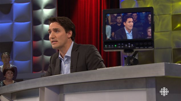 El jefe liberal Justin Trudeau, anoche en el popular programa Tout le monde en parle, de la televisión francesa de Radio Canadá. 