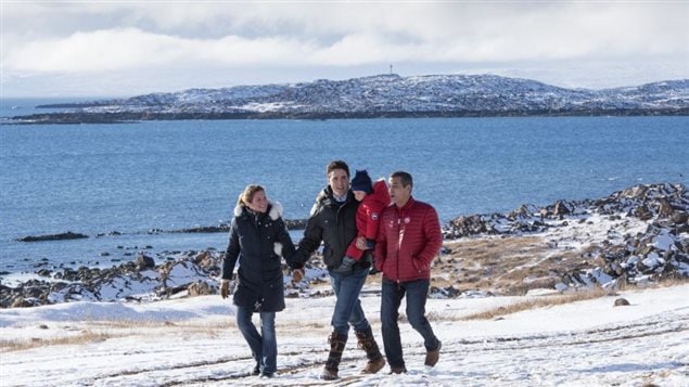 Le chef libéral s’est rendu dans la circonscription de Nunavut pour prêter main forte à son candidat.Photo: Paul Chiasson La Presse canadienne