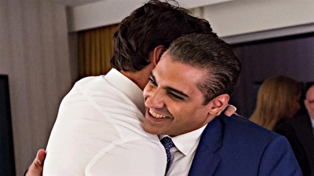 Le chef libéral Justin Trudeau et Mohamed Fahmy lors de son arrivée au Canada.
