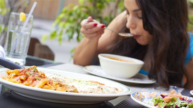 Une soupe en entrée, suivie d’un plat principal, fera en sorte que l'on