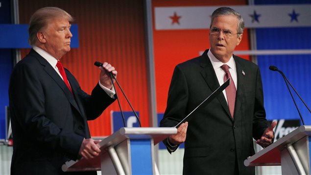 Los candidatos Donald Trump y Jeb Bush durante uno de los debates en Cleveland, el 6 de agosto pasado.