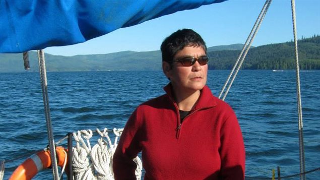 Dafne Romero navegando en Skidegate que forma parte del territorio Haida Gwaii, en la provincia canadiense de Columbia Británica