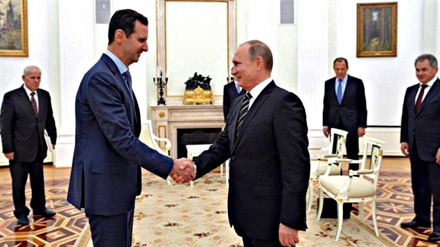 El presidente sirio Bashar Al-Assad junto a su homólogo ruso Vladimir Putin