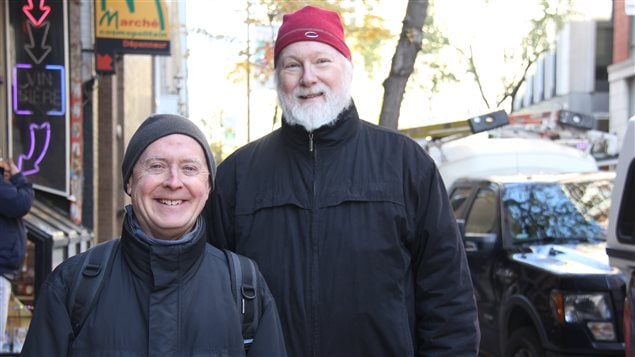 Paul Keenan et Ross Higgins sur la rue Stanley, au centre-ville de Montréal, devant l'endroit où se trouvait le TruXX. Paul Keenan et Ross Higgins sur la rue Stanley, au centre-ville de Montréal, devant l'endroit où se trouvait le TruXX.