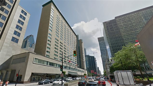 L’hôtel Fairmont Le Reine Elizabeth est l'hôtel comportant le plus grand nombre de chambres (1037) au Québec et le 4e au Canada après le Delta Chelsea, Toronto (1590 chambres), le Sheraton Centre Toronto Hotel (1377) et le Fairmont Royal York (1365 chambres). 