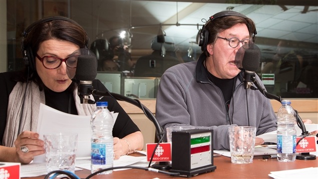 Marie-Thérèse Fortin et Gilles Renaud interprètent un désopilant extrait de <i>Nuit d'ivresse</i>. Marie-Thérèse Fortin et Gilles Renaud interprètent un désopilant extrait de <i>Nuit d'ivresse</i>.