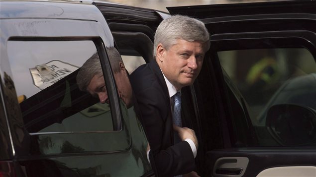 Outgoing Prime Minister Stephen Harper thanked public servants as he left office, but the union representing them was having none of it.
