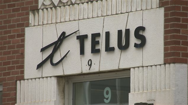 Le logo de Telus sur un édifice à Rimouski