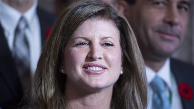 Rona Ambrose lors sa première allocution publique à titre de chef intérimaire