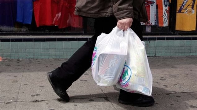 مونتريال تحظر استخدام أكياس البلاستيك اعتبارا من العام 2018