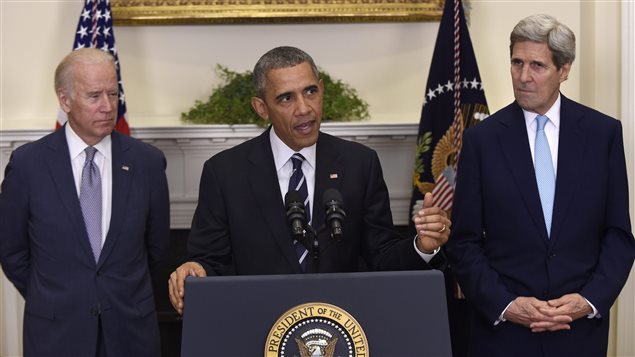 Le président américain Barack Obama accompagné du vice-président Joe Biden et du secrétaire d’État John Kerry