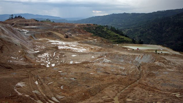Le projet comprend une fosse à ciel ouvert, une installation d'entreposage du matériel, des routes de transport minier, des infrastructures minières pour le broyage du minerai et son transport hors de la mine, la réfection de routes.