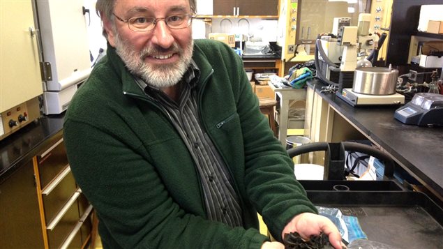 Thierry Chopin dans son laboratoire à l'Université du Nouveau-Brunswick, campus de Saint-Jean Thierry Chopin dans son laboratoire à l'Université du Nouveau-Brunswick, campus de Saint-Jean