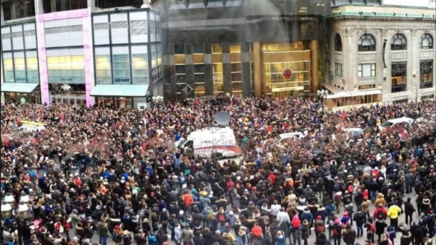 Hundreds gathered Saturday in front of the French consulate in downtown Montreal to pay respects to the victims of the Nov. 13 Paris attacks.