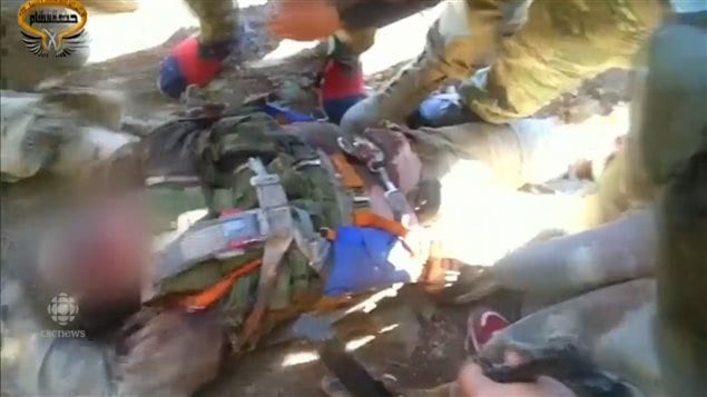The body of the downed Russian pilot surrounded by Turkmen rebels in Syria.
