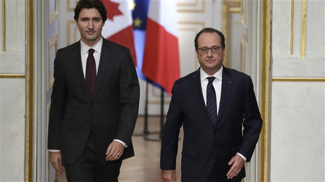 Le premier ministre canadien, Justin Trudeau, et son homologue français, François Hollande, ont déjeuné ensemble, un jour avant l'ouverture officielle de la conférence sur le climat.
