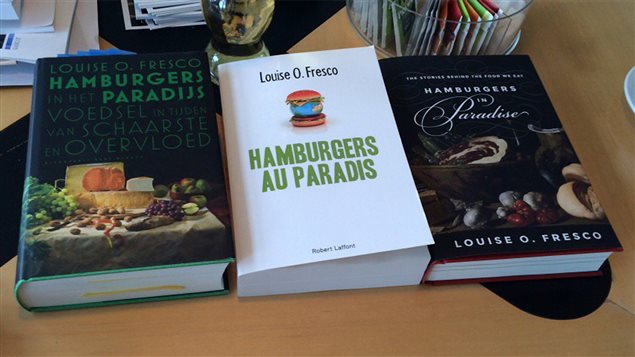 Trois éditions différentes de l'essai de Louise O. Fresco, <em>Hamburgers au paradis</em> Trois éditions différentes de l'essai de Louise O. Fresco, <em>Hamburgers au paradis</em>