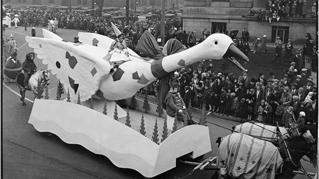 The first floats appeared in 1917, with a nursery rhyme themed parade and a giant 