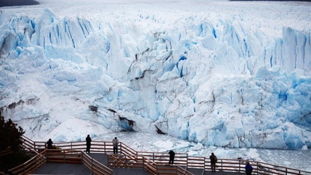 El glaciar Perito Moreno es una de las mayore atracciones turísticas de Argentina. 