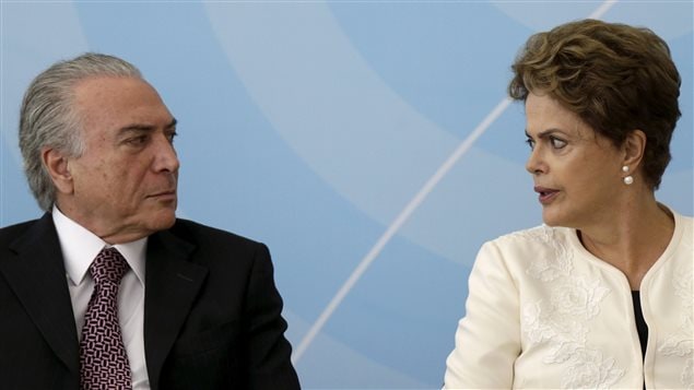 El vice-presidente du Brasil Michel Temer al lado de la presidenta Dilma Rousseff el 24 noviembre 2015.