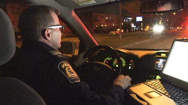 La police de Laval se rend sur les lieux d'un méfait. La police de Laval se rend sur les lieux d'un méfait.