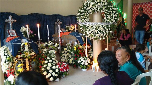  Relatives and friends mourn at the coffins of Juan Carlos Celso (L) and Mauro Galicia Pena, employees of Goldcorp, during a funeral in Iguala, Guerrero March 14, 2015. Three employees of Canadian miner Goldcorp Inc, including Celso and Pena, were found dead, family members said, after they were believed to have been abducted in restive southwestern Mexico. 