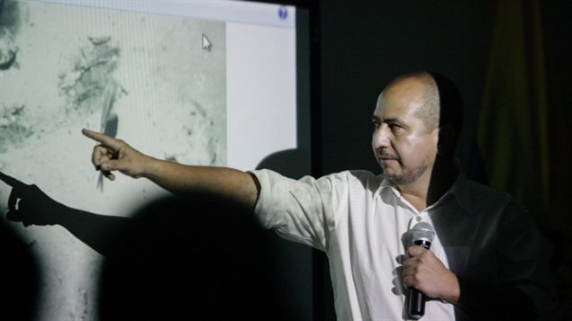 Ernesto Montenegro, director del Instituto Colombiano de Antropología e Historia (ICANH), muestra el lugar donde yace el galeón San José. 