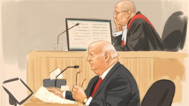 محاكمة السناتور مايك دافي بتهمة الفساد و خيانة الأمانة