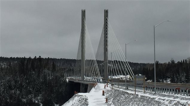 Le pont de Nipigon, en construction, en décembre 2015