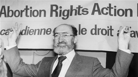Henry Morgentaler après sa victoire en Cour suprême, le 28 janvier 1988