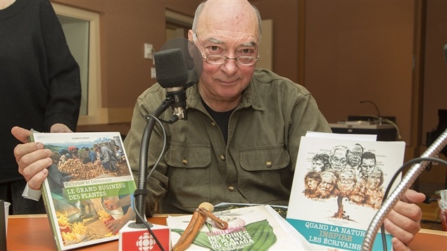 Pierre Gingras montre quelques-unes de ses suggestions de cadeaux pour amants de la nature. Pierre Gingras montre quelques-unes de ses suggestions de cadeaux pour amants de la nature.