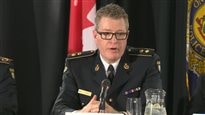 Le commissaire de la Police provinciale de l’Ontario, Vince Hawkes