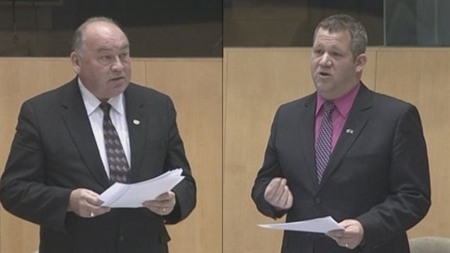 Los candidatos al cargo de Premier de los Territorios del Noroeste en Canadá: el actual premier Bob McLeod, y su rival, Glen Abernethy.
