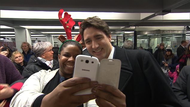 Le premier ministre Justin Trudeau se prend souvent au jeu de l’égoportrait.
