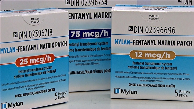 Des timbres de Fentanyl (archives). Puissant sédatif, le fentanyl est souvent prescrit dans les cas de cancers ou de maladies chroniques. C’est ce médicament antidouleur qui a notamment causé la mort du chanteur américain Prince en avril dernier.