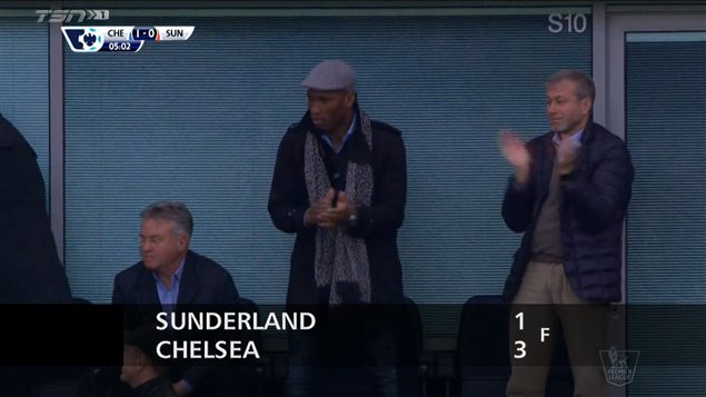 La photo qui a démarré la machine à rumeurs: Didier Drogba a assisté au match de Chelsea, aux côtés du propriétaire Roman Abramovich. La photo qui a démarré la machine à rumeurs: Didier Drogba a assisté au match de Chelsea, aux côtés du propriétaire Roman Abramovich.