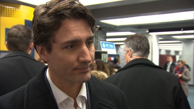 Le premier ministre Justin Trudeau à la station de métro Place-des-Arts Le premier ministre Justin Trudeau à la station de métro Place-des-Arts